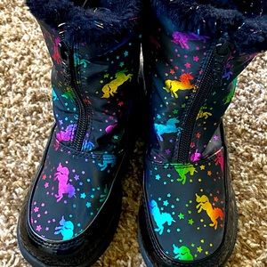 Toddler size 10 snow boots TOTES
